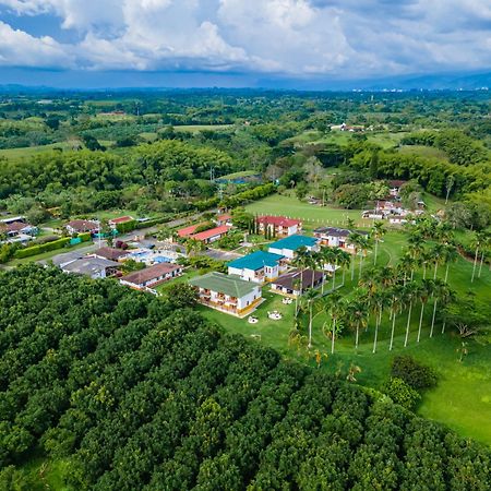 Hotel Campestre La Aldea Монтенегро Екстер'єр фото