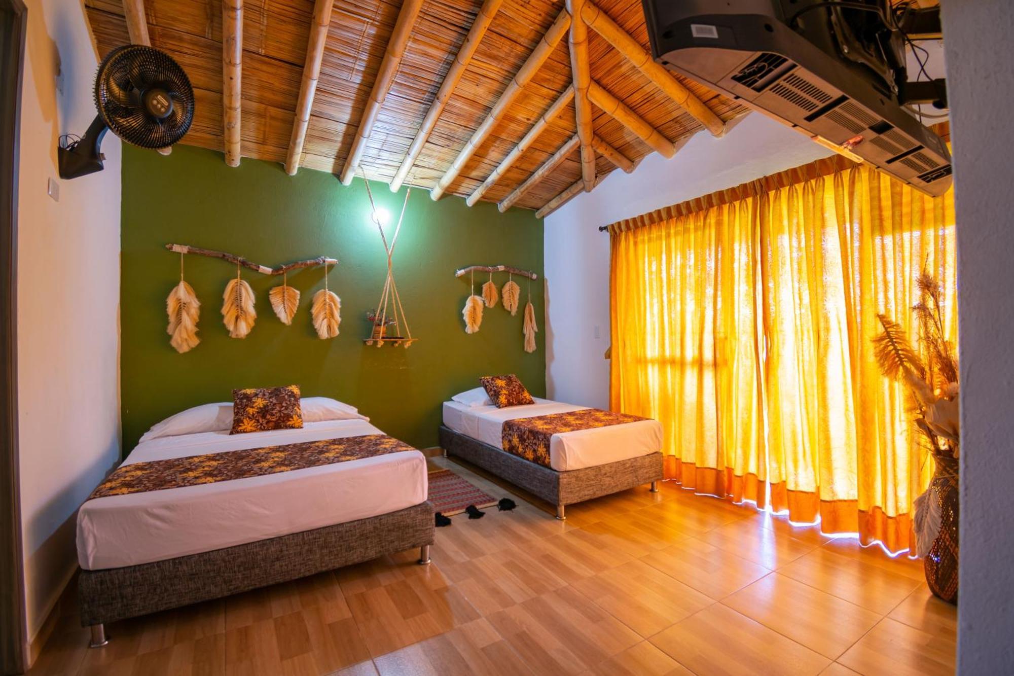 Hotel Campestre La Aldea Монтенегро Екстер'єр фото