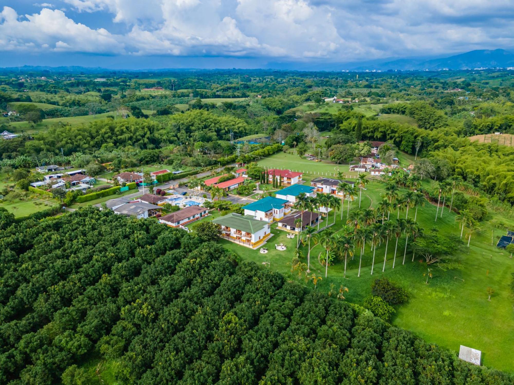Hotel Campestre La Aldea Монтенегро Екстер'єр фото